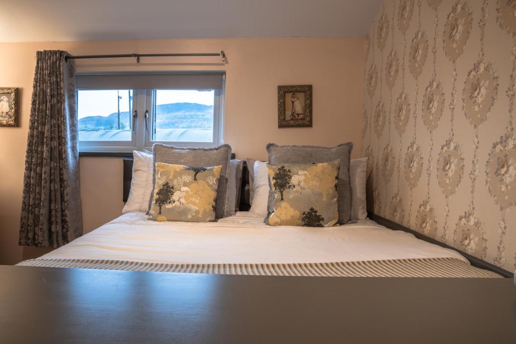 Greenvale Cabins Forkhill Habitación foto